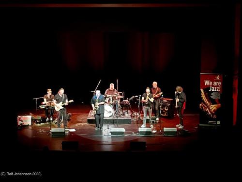 Kunstflecken 2022 Tommy Schneller Band im Theater der Stadthalle Neumuenster