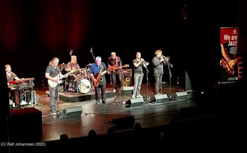 Kunstflecken 2022 Tommy Schneller Band im Theater der Stadthalle Neumuenster