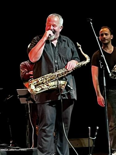 Kunstflecken 2022 Tommy Schneller Band im Theater der Stadthalle Neumuenster