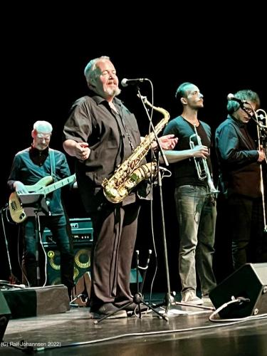 Kunstflecken 2022 Tommy Schneller Band im Theater der Stadthalle Neumuenster