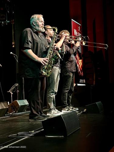 Kunstflecken 2022 Tommy Schneller Band im Theater der Stadthalle Neumuenster